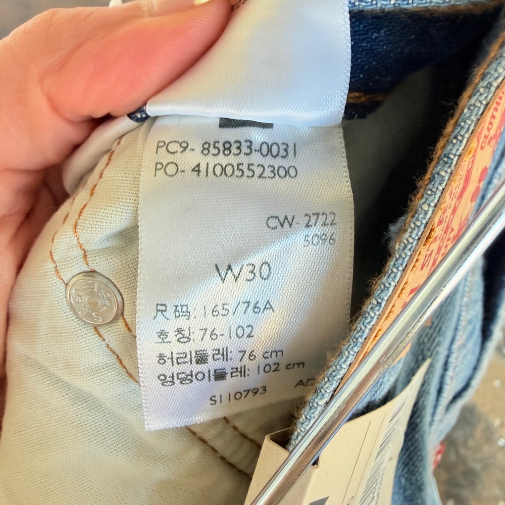 Levis 501 Jean Shorts High Rise Distressed Medium Wash Blue W30 NWT Classic - Picture 6 of 9